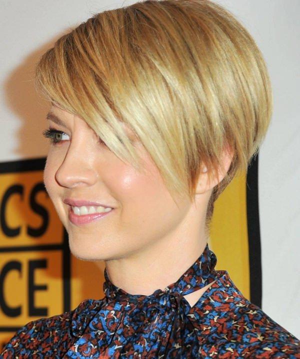 Short Straight Casual Pixie Hairstyles with Asymmetrical Bangs 
