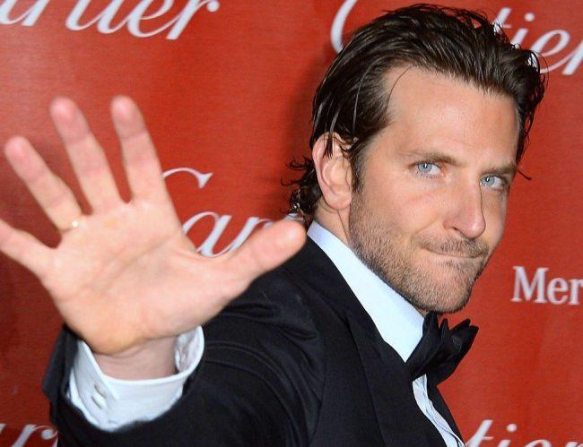Bradley Cooper Hairstyle Dark and Smooth 650x499 1